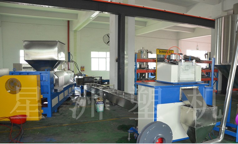 成功通過客戶對(duì)我們的紙廠料、垃圾袋料造粒機(jī)考驗(yàn)